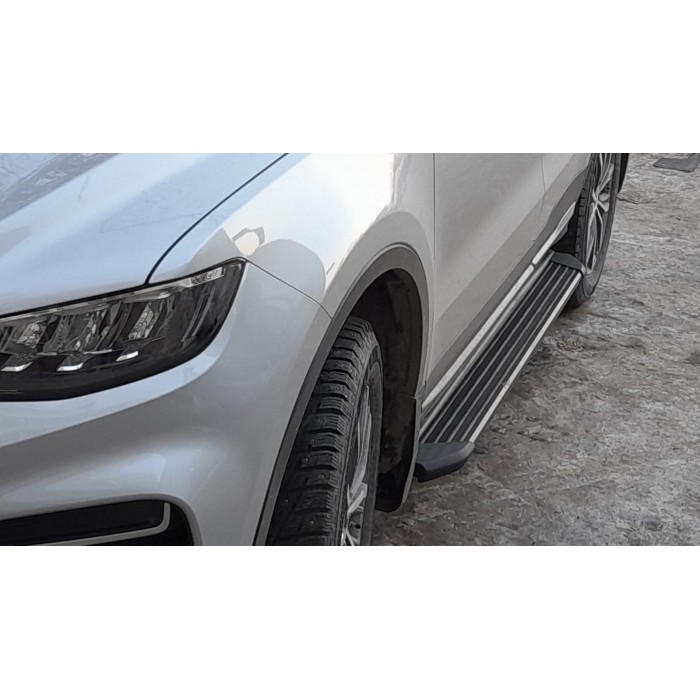 Пороги алюминиевые чёрные для Geely Atlas 2018-2022