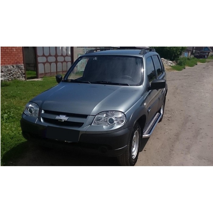 Пороги с площадкой чёрный алюминиевый лист для Chevrolet Niva 2002-2009 для Chevrolet Niva 2002-2008