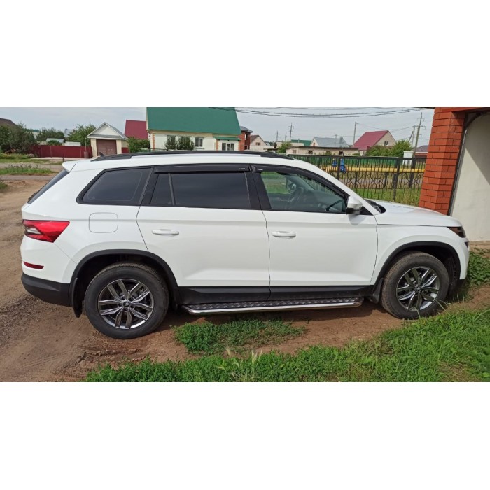 Пороги с площадкой чёрный алюминиевый лист для Skoda Kodiaq 2017-2024