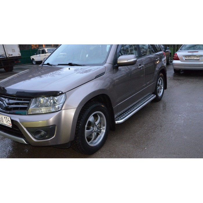 Пороги с площадкой чёрный алюминиевый лист для Suzuki Grand Vitara 2012-2015
