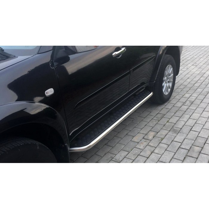 Пороги с площадкой чёрный алюминиевый лист для Mitsubishi Pajero Sport 2008-2016