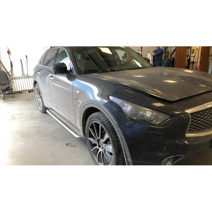 Пороги с площадкой чёрный алюминиевый лист для Infiniti FX35/QX70 2008-2018