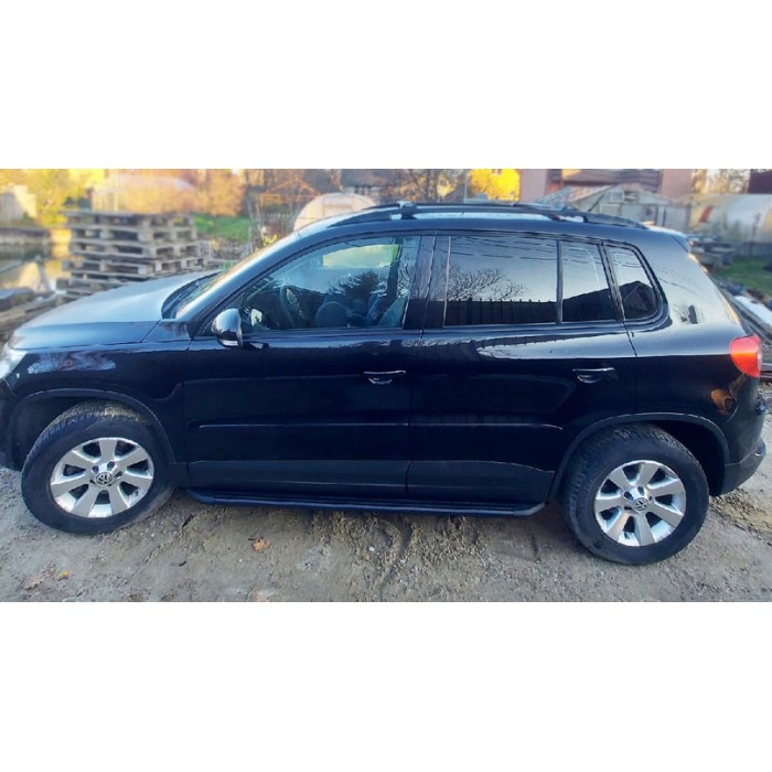 Пороги алюминиевые чёрные для Volkswagen Tiguan 2007-2011