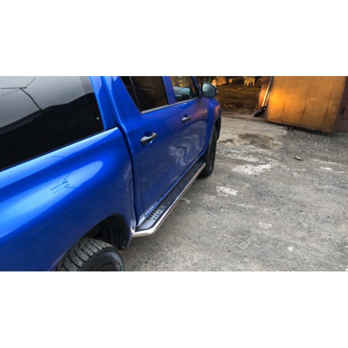 Пороги с площадкой нержавеющий лист с проступью для Toyota Hilux 2015-2020
