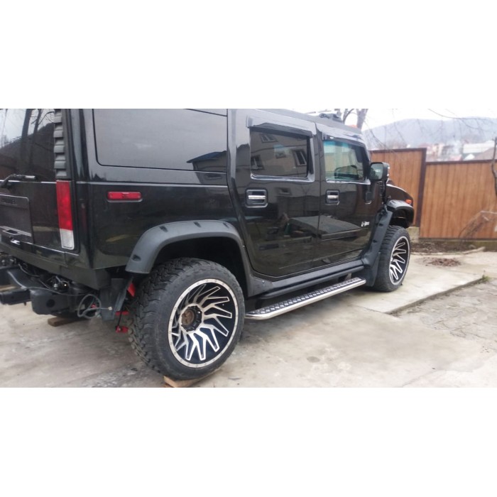 Пороги с площадкой чёрный алюминиевый лист для Hummer H2 2002-2009