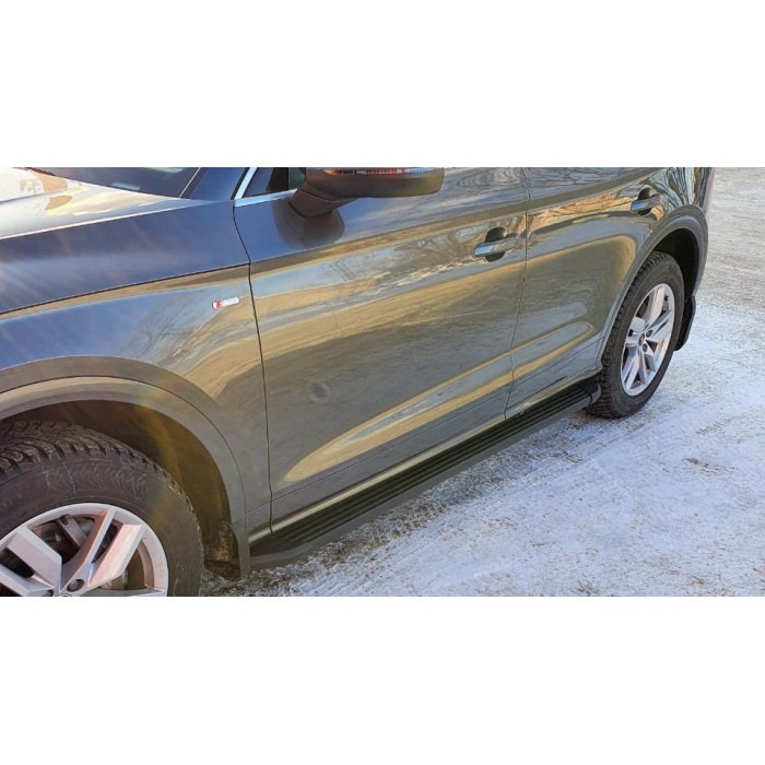 Пороги алюминиевые чёрные для Audi Q5 2016-2024