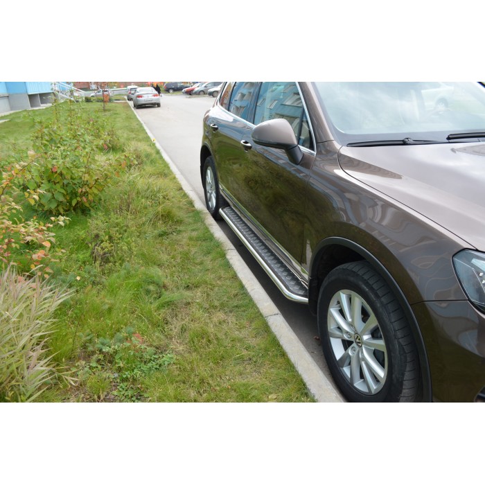 Пороги с площадкой чёрный алюминиевый лист для Volkswagen Touareg 2010-2014