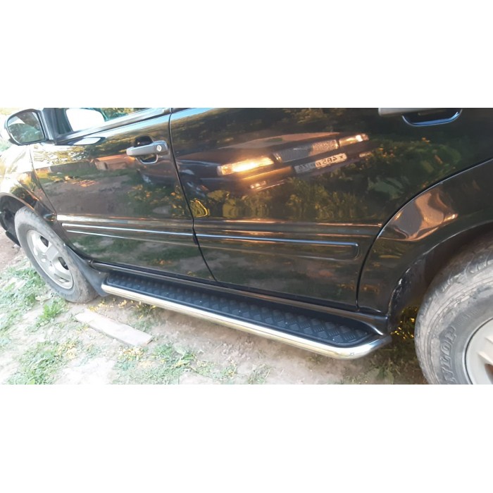 Пороги с площадкой чёрный алюминиевый лист для Mercedes ML W163 1997-2004