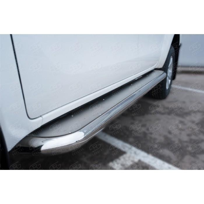 Пороги с площадкой алюминиевый лист 63 мм для Toyota Hilux 2020-2023