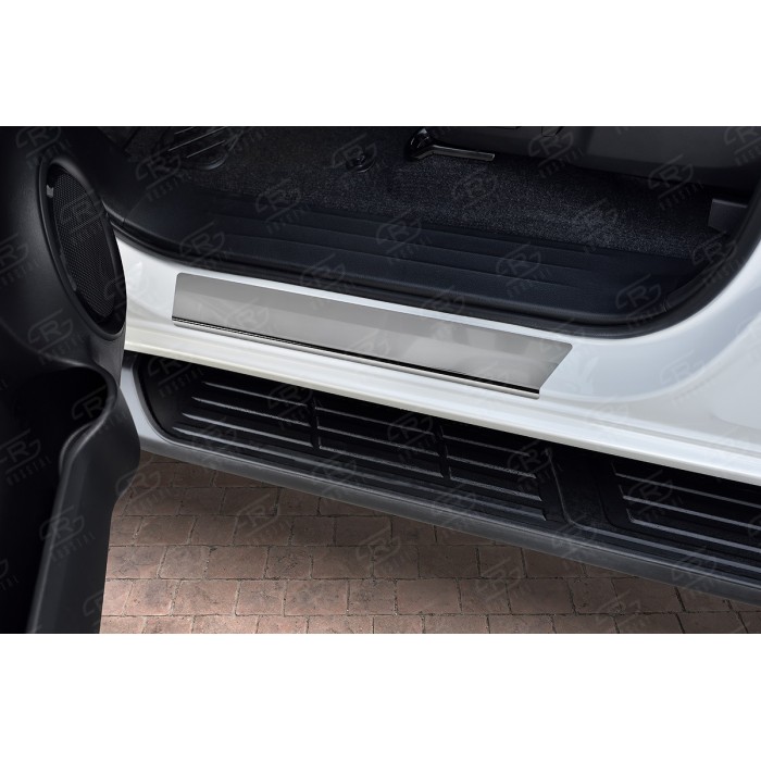 Накладка на задний бампер Russtal, зеркальная для Toyota Hilux/ Hilux Black Onyx 2015-2022 артикул TOHIL15-01