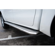 Пороги с площадкой нержавеющий лист 42 мм для Toyota Hilux 2015-2020