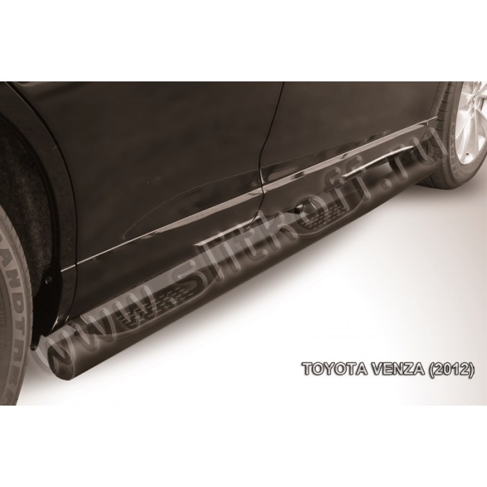 Пороги труба с накладками 76 мм чёрная для Toyota Venza 2012-2017 артикул TVEN006B