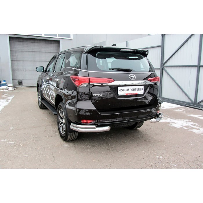 Защита задняя двойные уголки 76-42 мм Black Edition для Toyota Fortuner 2017-2024