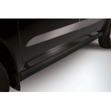 Пороги труба 76 мм чёрная для Toyota Hilux 2011-2015