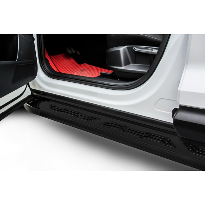 Пороги алюминиевые Alfa Black для Toyota Hilux 2015-2023