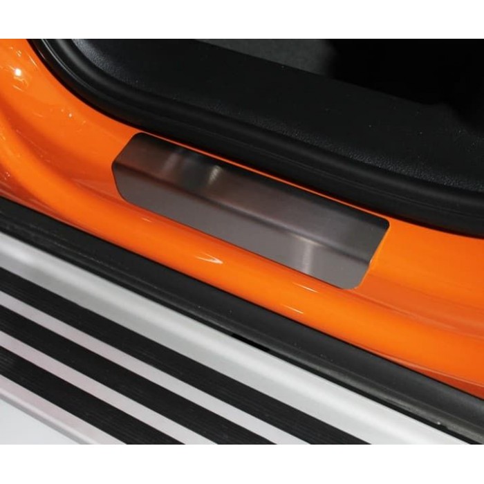 Накладки на задние пороги лист шлифованный 2 шт для Audi Q3 2019-2023 артикул AUDIQ319-09