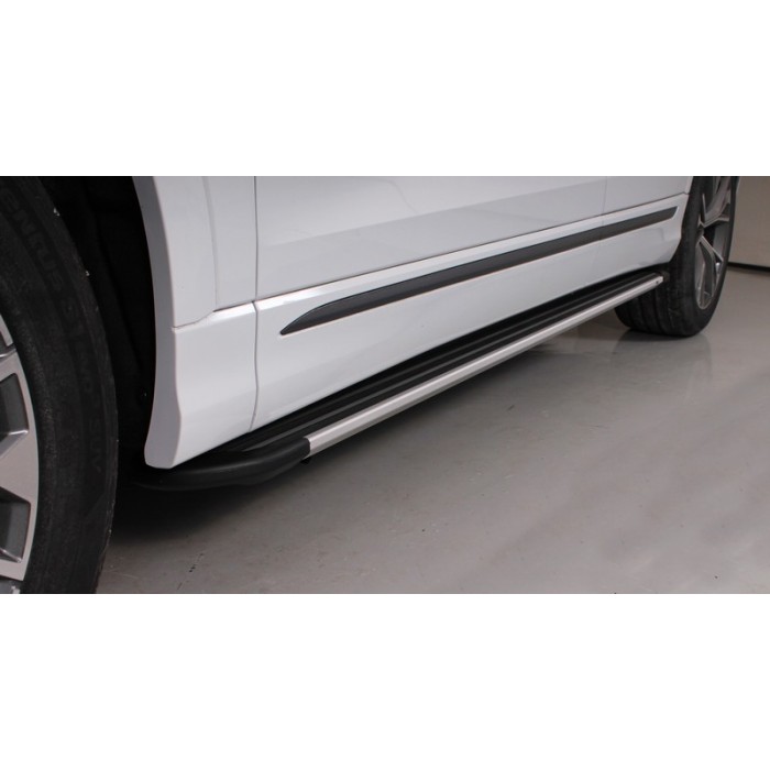 Пороги алюминиевые Slim line Silver для Audi Q8 2018-2023 артикул AUDIQ819-13S