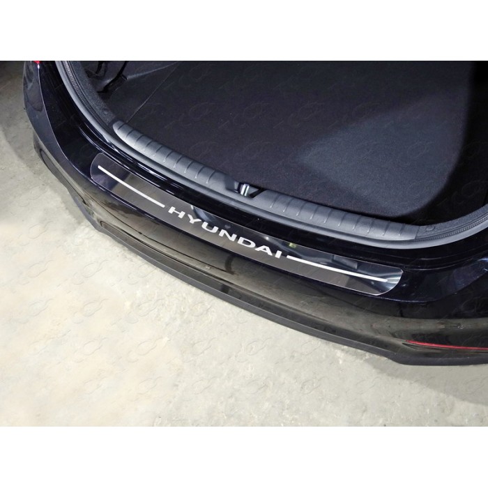 Накладка на задний бампер зеркальный лист надпись Hyundai для Hyundai Accent 2018-2023 артикул HYUNACC17-13