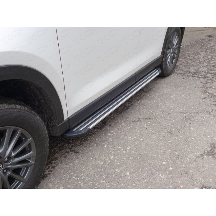 Пороги алюминиевые Slim Line Silver для Mazda CX-5 2018-2023 артикул MAZCX517-30S