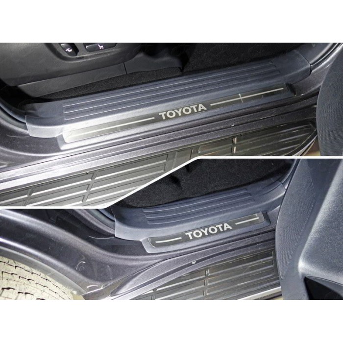 Накладки на пластиковые пороги шлифованный лист надпись Toyota 4 штуки для Toyota Land Cruiser Prado 150 2017-2023 артикул TOYLC15017-26