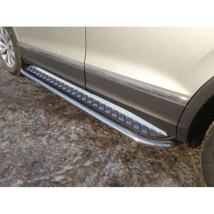 Пороги овал с площадкой алюминиевый лист 75х42 мм для Volkswagen Tiguan 2016-2023 артикул VWTIG17-12
