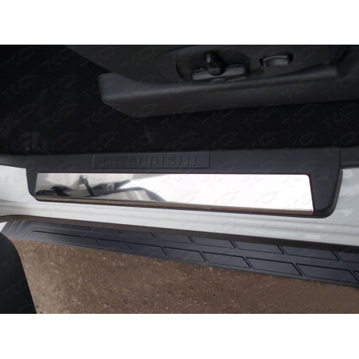 Накладки на пороги шлифованный лист для Mitsubishi Pajero 4 2014-2023 артикул MITPAJ414-16
