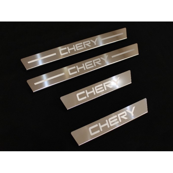 Накладки на пороги лист зеркальный надпись Chery 4 шт для Chery Tiggo 8 2020-2023 артикул CHERTIG820-10