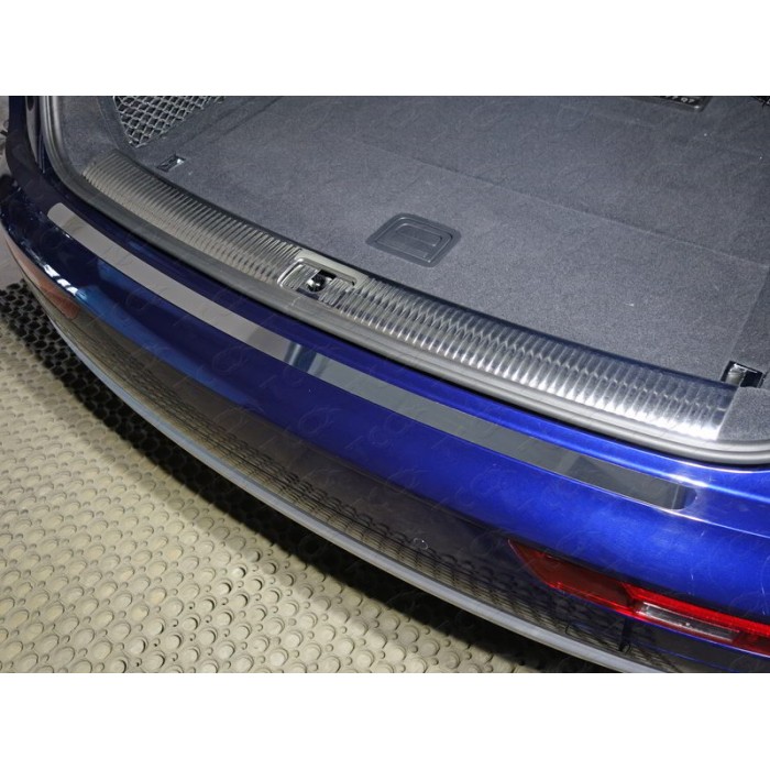 Накладка на задний бампер зеркальный лист для Audi Q5 2016-2023 артикул AUDIQ517-12