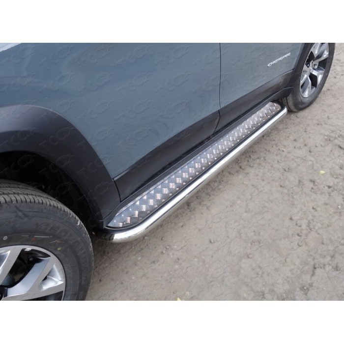 Пороги с площадкой алюминиевый лист 60 мм для Jeep Cherokee Trailhawk 2014-2023 артикул JEEPCHERTRAIL14-06