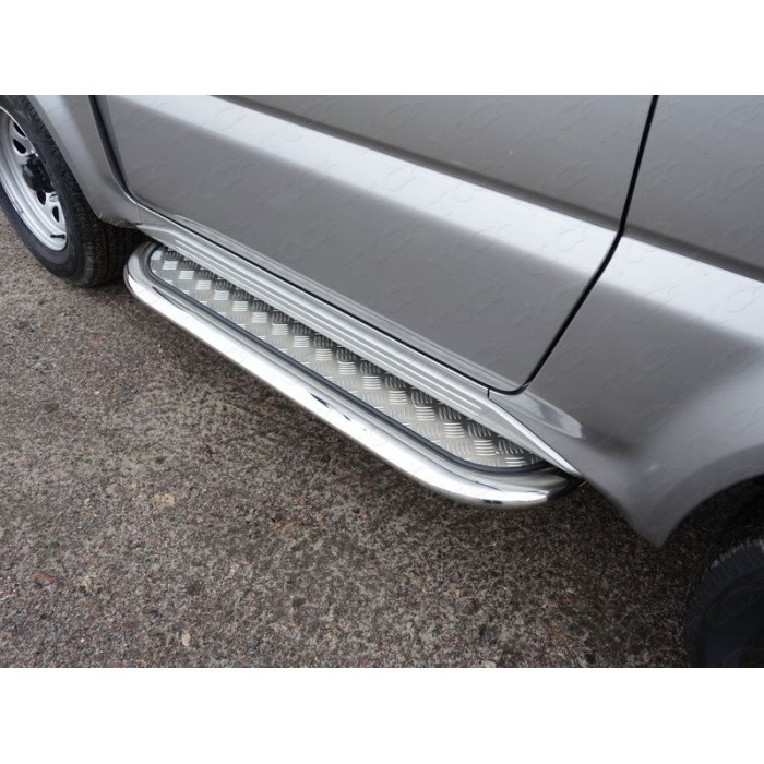 Пороги с площадкой алюминиевый лист 75х42 мм для Suzuki Jimny 2012-2018 артикул SUZJIM16-19