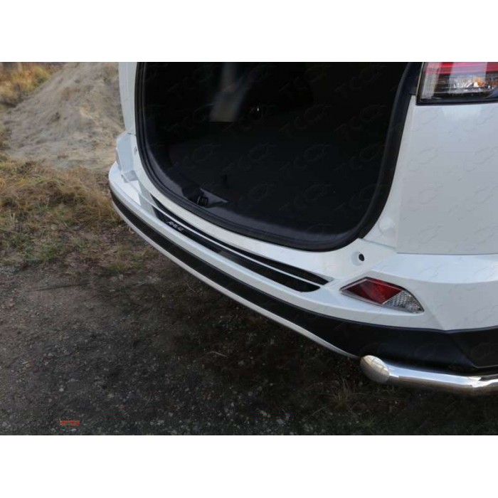 Накладка на задний бампер зеркальный лист надпись RAV4 для Toyota RAV4 2015-2019 артикул TOYRAV15-08