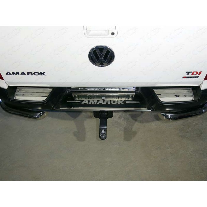 Накладка на задний бампер зеркальный лист надпись Amarok для Volkswagen Amarok 2016-2023 артикул VWAMAR17-49