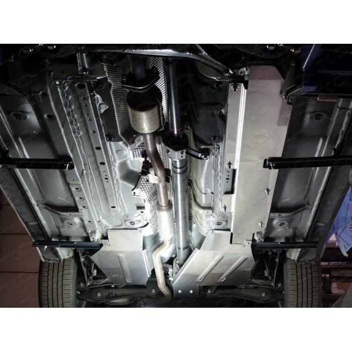 Защита бака правая ТСС алюминий 4 мм для Mitsubishi Outlander/Eclipse Cross 2012-2023 артикул ZKTCC00070