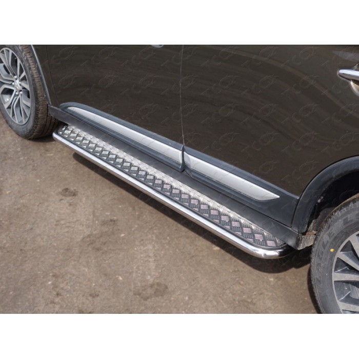 Пороги с площадкой алюминиевый лист 42 мм для Mitsubishi Outlander 2015-2018 артикул MITOUT15-12