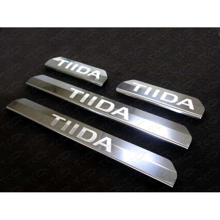 Накладки на пороги шлифованный лист надпись Tiida для Nissan Tiida 2015-2018 артикул NISTII15-07