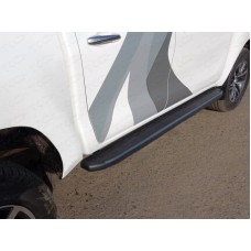Пороги алюминиевые ТСС с накладкой чёрные для Toyota Hilux/Hilux Black Onyx 2015-2023
