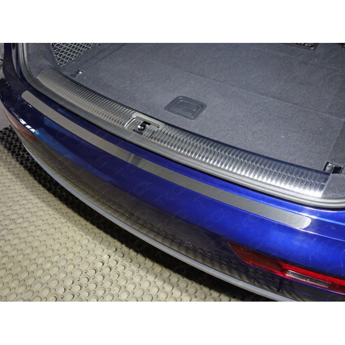Накладка на задний бампер шлифованный лист для Audi Q5 2016-2023 артикул AUDIQ517-13