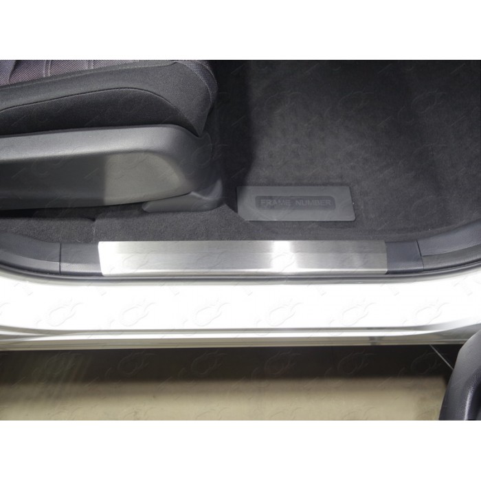 Накладки на пластиковые пороги лист шлифованный 2 шт для Honda CR-V 2017-2023 артикул HONCRV17-02
