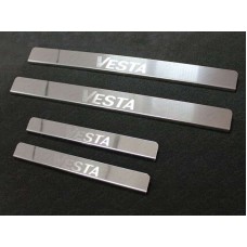 Накладки на пороги зеркальный лист надпись Vesta для Lada Vesta 2015-2023