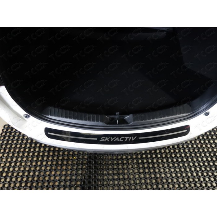 Накладка на задний бампер зеркальный лист надпись Skyactiv для Mazda CX-5 2018-2023 артикул MAZCX517-15