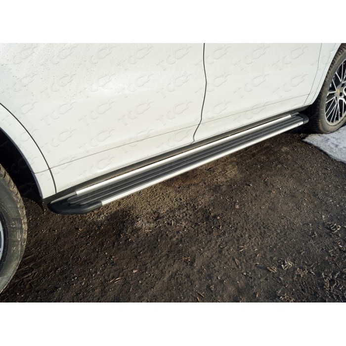 Пороги алюминиевые Slim Line Silver для Porsche Cayenne Turbo 2018-2023 артикул PORSCAY18-02S
