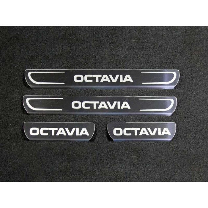 Накладки на пороги внутренние зеркальный лист надпись Octavia для Skoda Octavia A7 2013-2020 артикул SKOOCT15-04