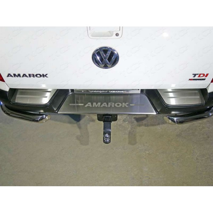 Накладка на задний бампер лист шлифованный надпись Amarok для Volkswagen Amarok 2016-2023 артикул VWAMAR17-50