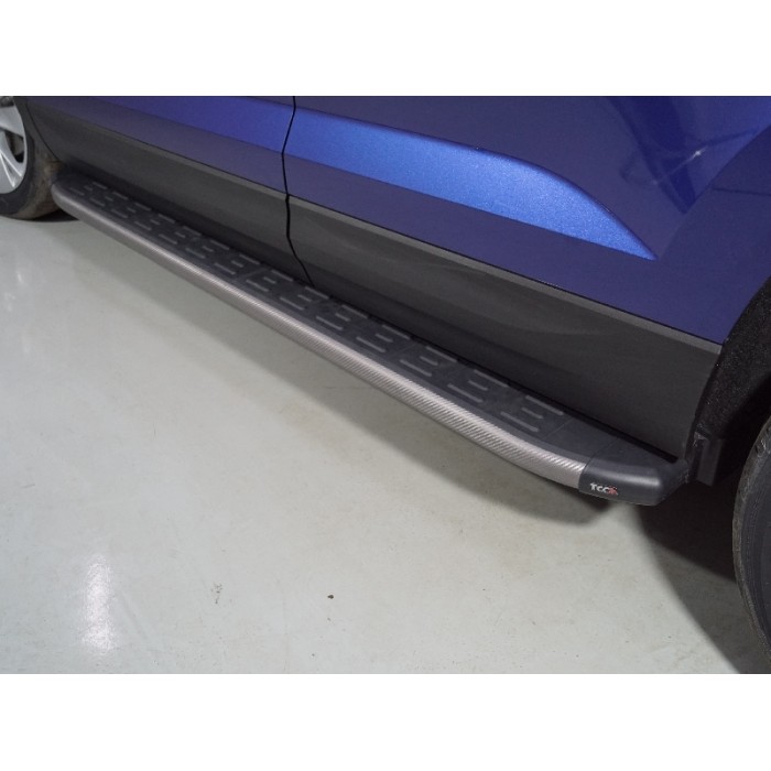 Пороги алюминиевые ТСС с накладкой серые для Volkswagen Taos 2021-2023