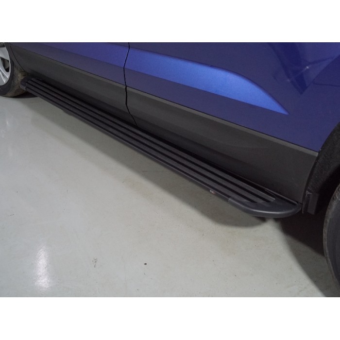 Пороги алюминиевые Slim Line Black 1780 мм для Volkswagen Taos 2021-2023