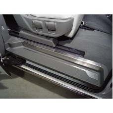 Накладки на задние пороги шлифованные с полосой 2 шт для Hyundai Staria 2021-2022