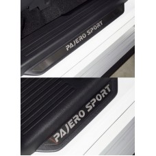 Накладки на пороги шлифованные с логотипом 4 шт (вставка) для Mitsubishi Pajero Sport 2021-2023