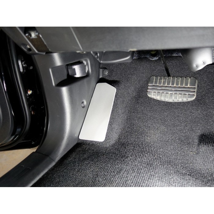 Накладка площадки левой ноги (лист алюминий) для Mitsubishi Pajero Sport 2021-2023