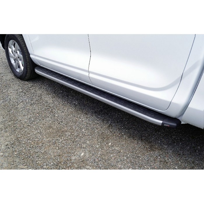 Пороги алюминиевые ТСС с накладкой серебристые на 4WD 2.0 для Changan Hunter Plus 2023-2024