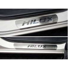 Накладки на пороги с надписью Hilux шлифованный лист для Toyota Hilux/Hilux Black Onyx 2015-2023